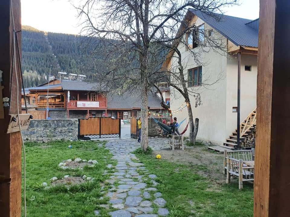 Guesthouse Edelweiss Mestia Zewnętrze zdjęcie