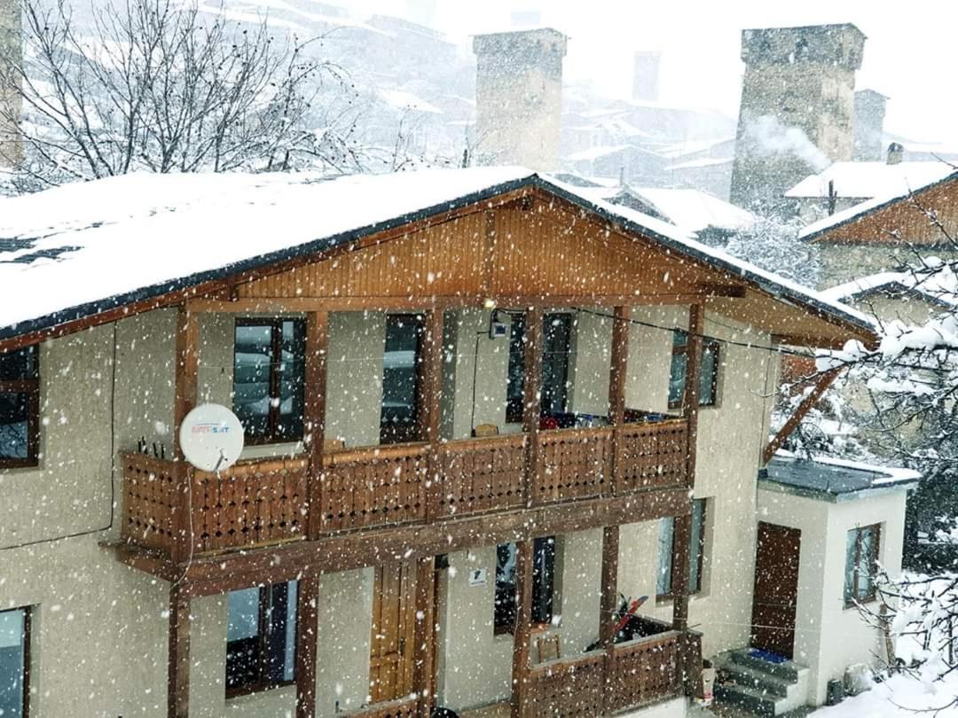 Guesthouse Edelweiss Mestia Zewnętrze zdjęcie